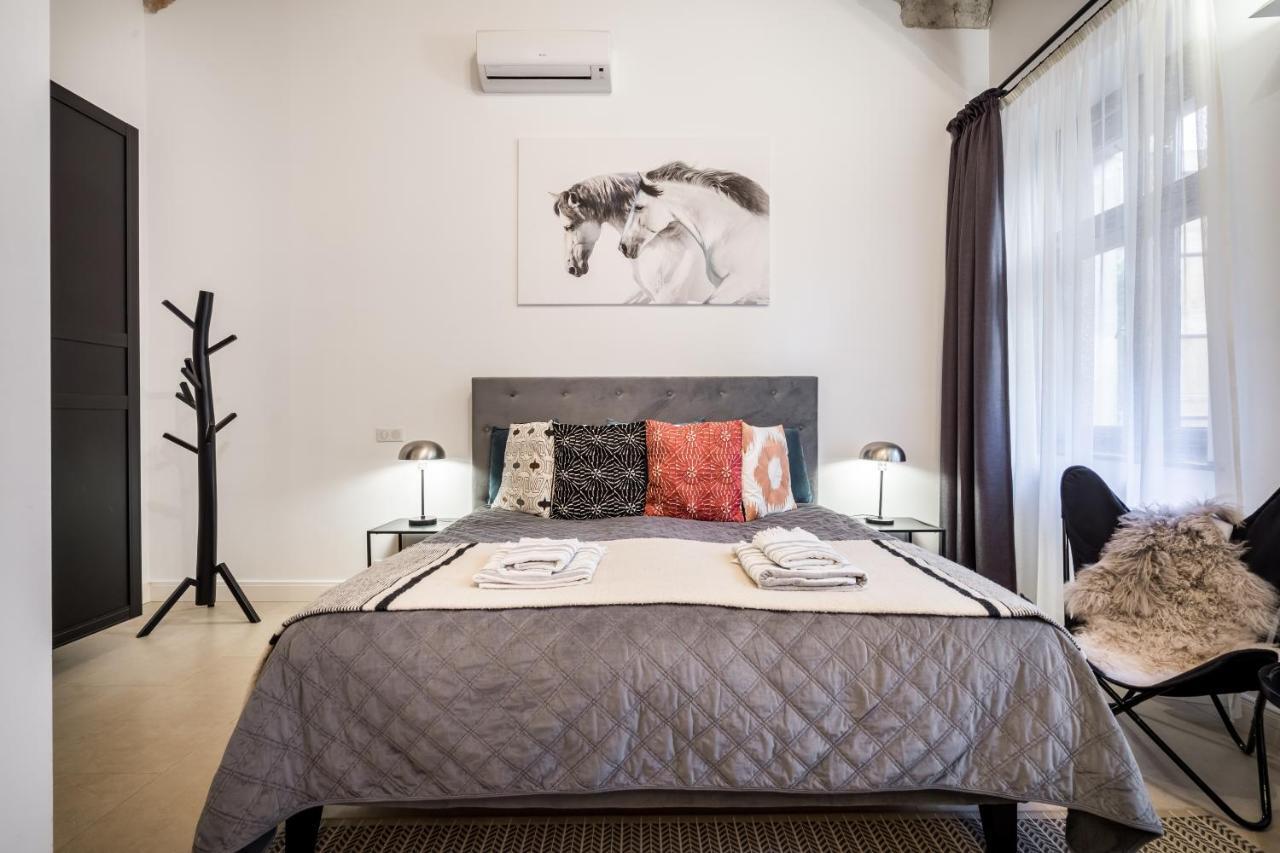 Urban Stable Luxury Apartment