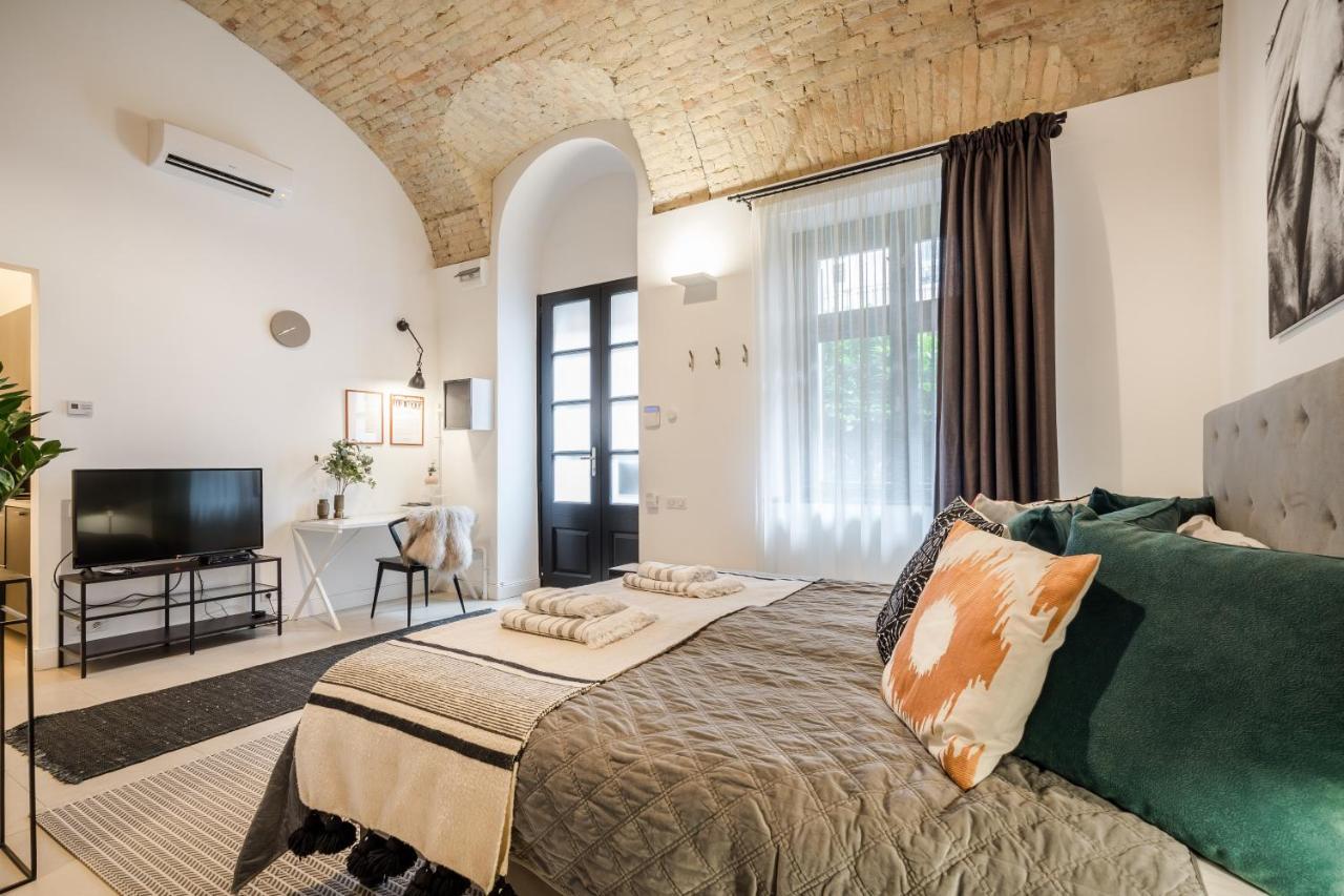 Urban Stable Luxury Apartment