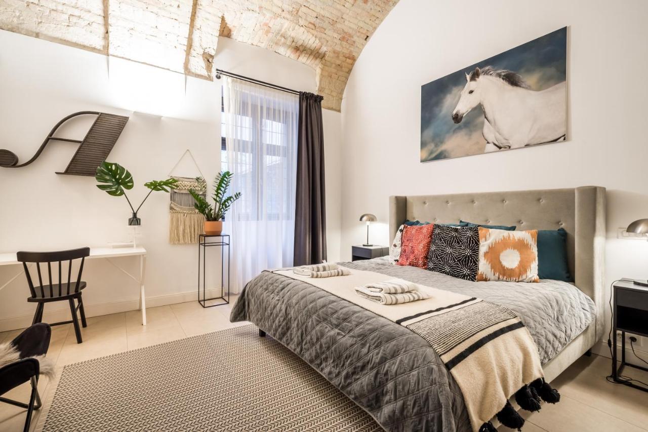 Apartment Urban Stable Luxury *